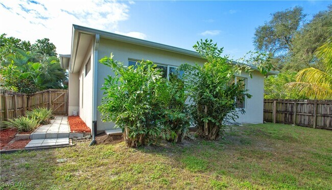 Building Photo - 3555 Poinsettia Ave