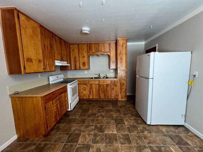 Building Photo - Charming West Side Upper-Level Duplex for ...