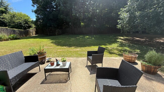 Building Photo - For Rent – Fully Furnished 3 Bedroom, 2 Ba...