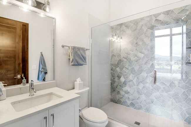 Building Photo - Luxury ski season rental is an entertainer...
