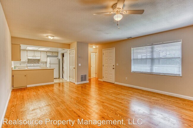 Building Photo - 40 Windtree Ln