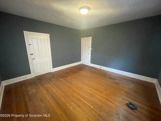 Building Photo - 949 N Irving Ave