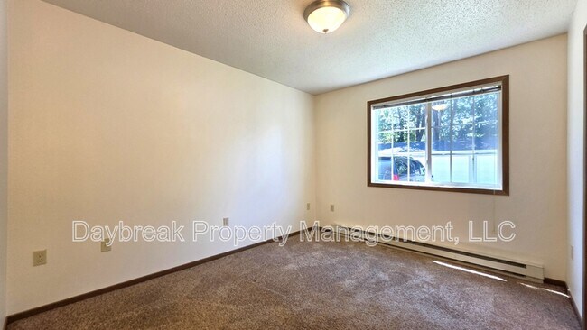Building Photo - 317 16th St S