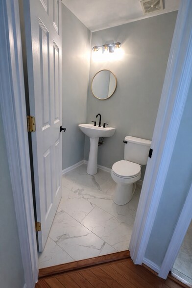 Building Photo - 2801 Ridgetop Ct