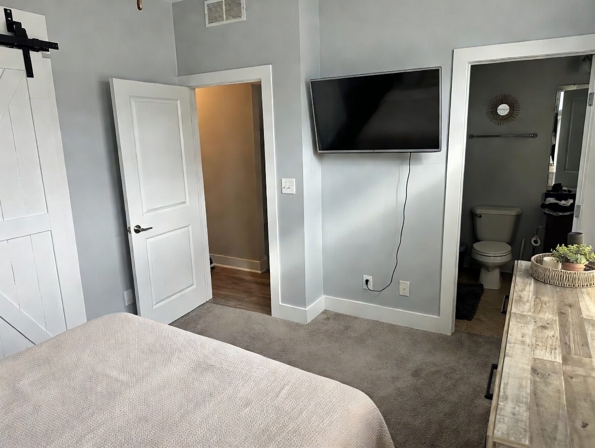 Guest room has in-suite full bath - 1247 W 75th St