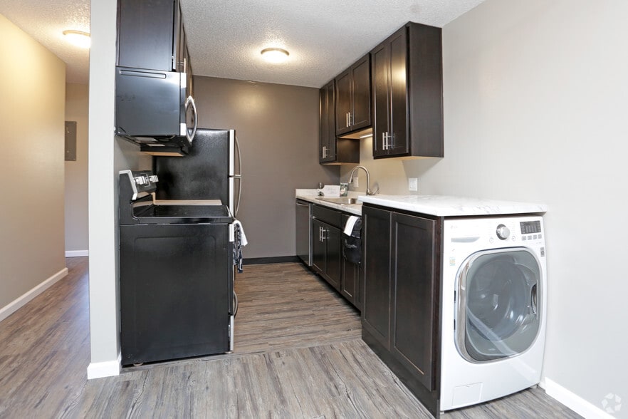 Primary Photo - Woodland Place Apartments, LLC