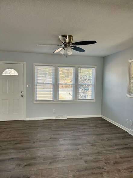 Building Photo - 405 Copeland Park