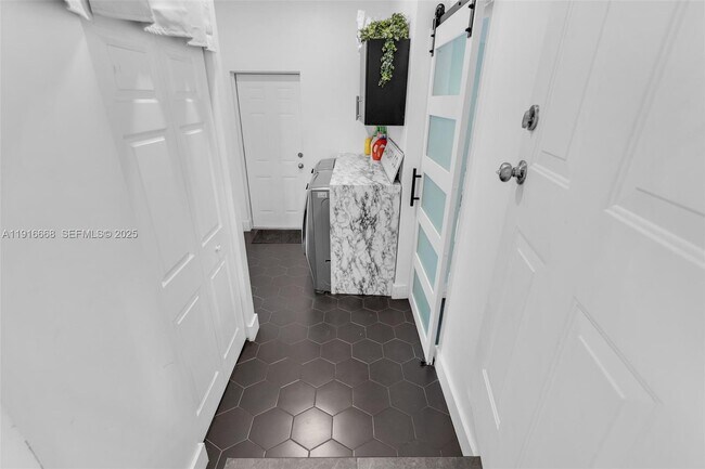 Building Photo - 1815 SW 85th Ct