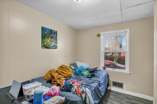 Building Photo - 907 E California Ave