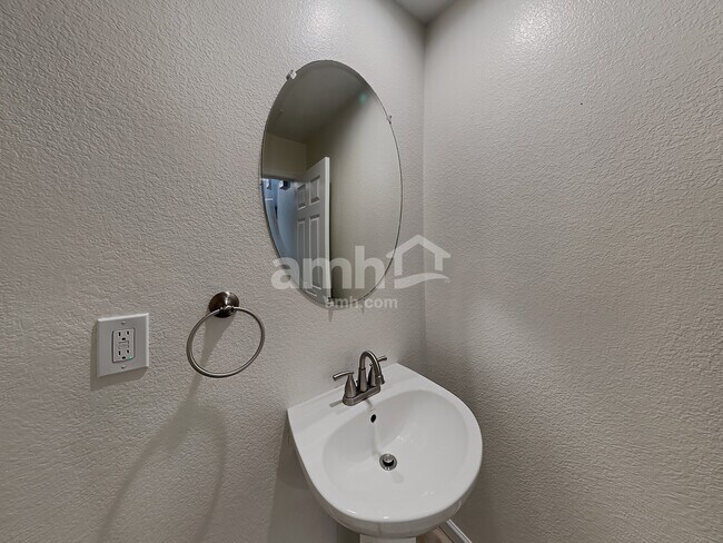 Building Photo - 10553 E Singing Canyon Dr