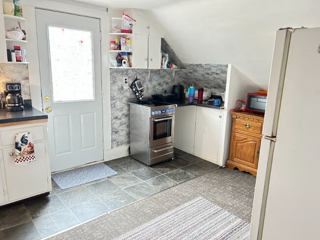 Building Photo - 103 Erie St SE