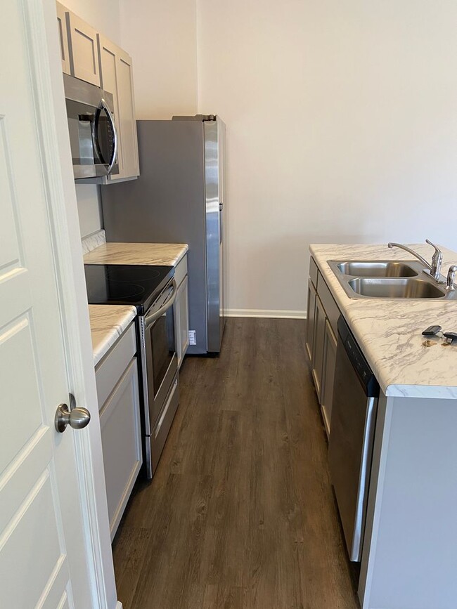 Building Photo - Pre-Leasing Now | Don't Miss Out! — Beautiful 4 Bed, 2 Bath Home in Oak Woods