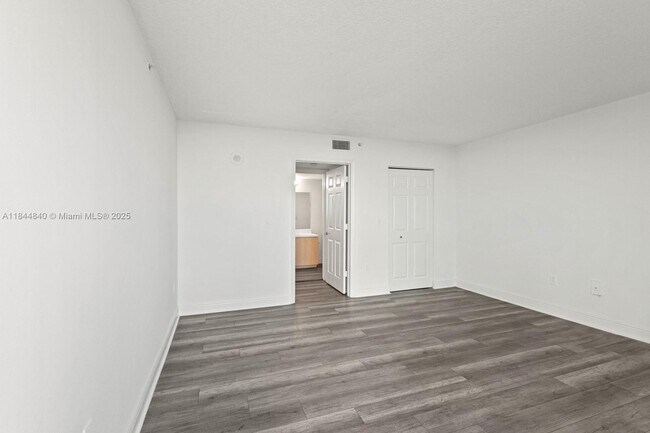 Building Photo - 3000 Coral Wy