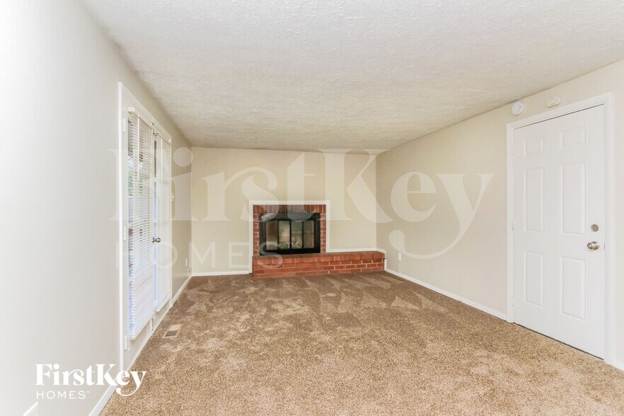 Building Photo - 11048 McDowell Dr