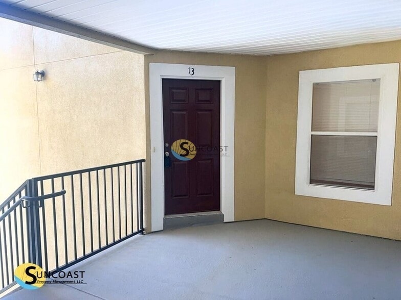 Building Photo - 6984 Ortega Woods Dr