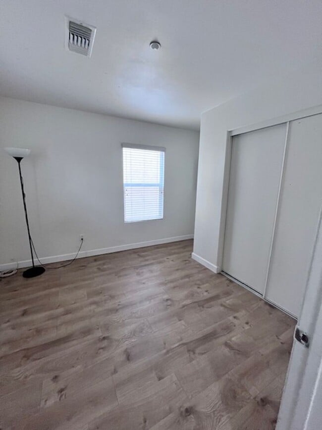 Building Photo - Redlands Home in Gated Community