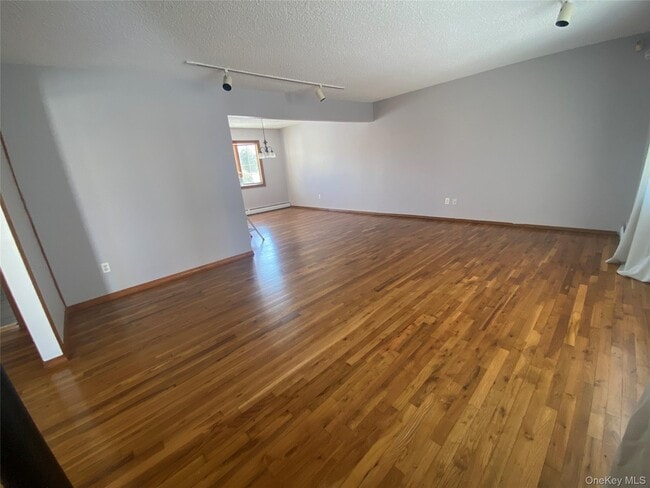 Building Photo - 732 3rd St