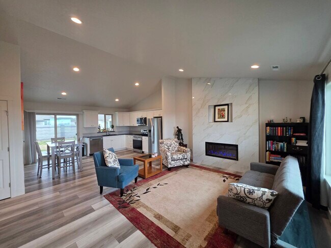 Building Photo - 6817 Rd 108