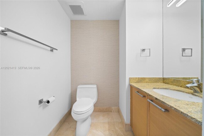 Building Photo - 16275 Collins Ave