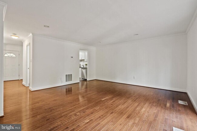 Building Photo - 8914 Shamrock Ct