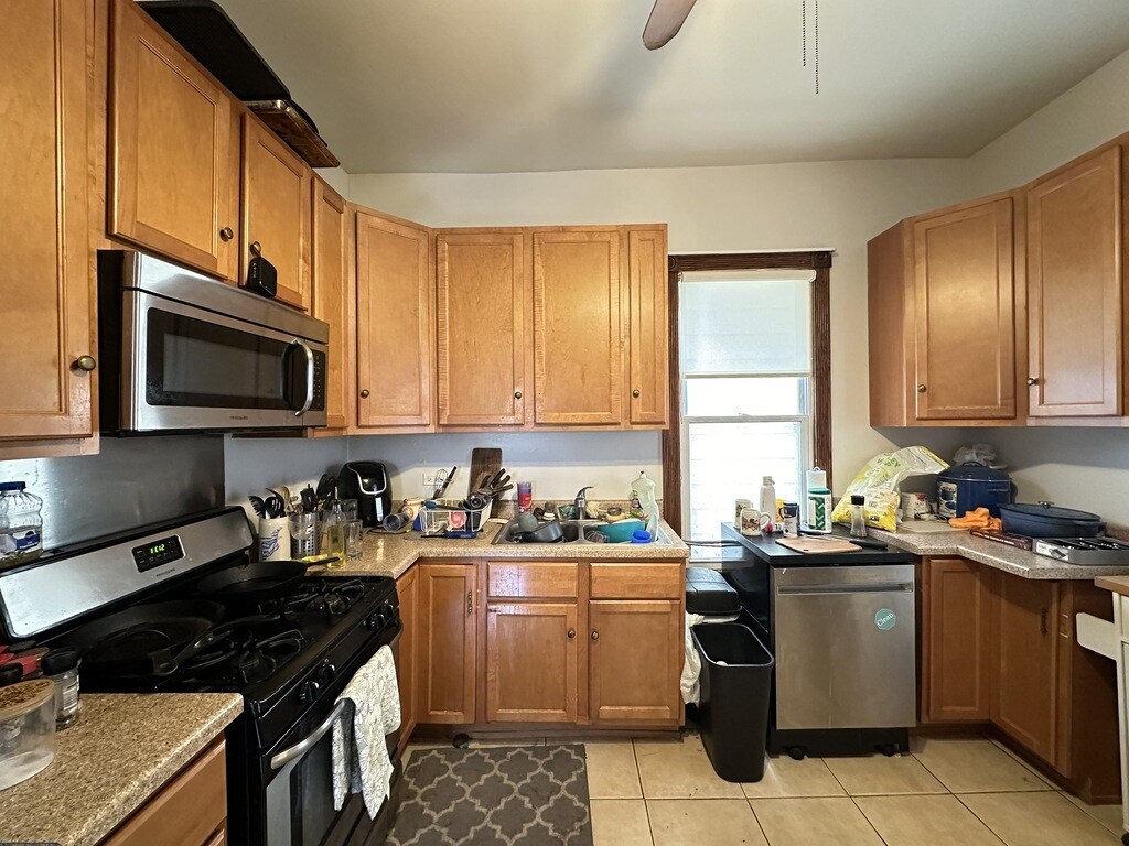 Building Photo - 3532 N Elston Ave