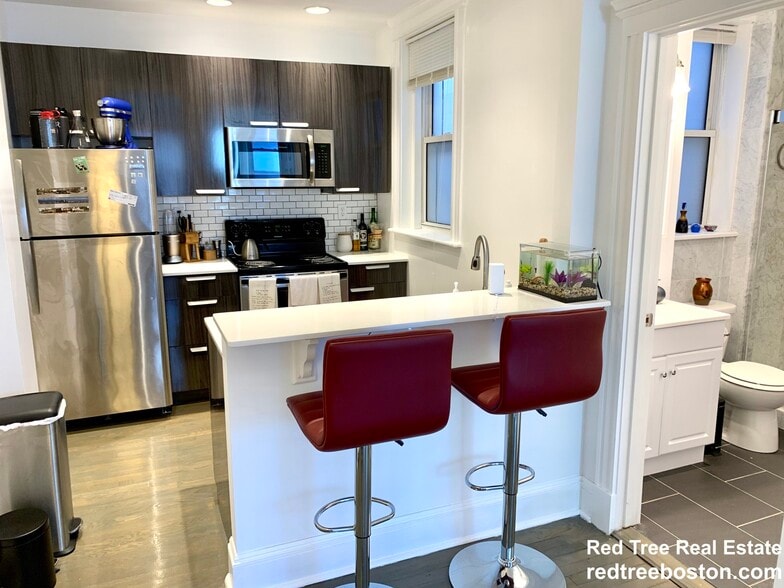 Building Photo - 100 Peterborough St