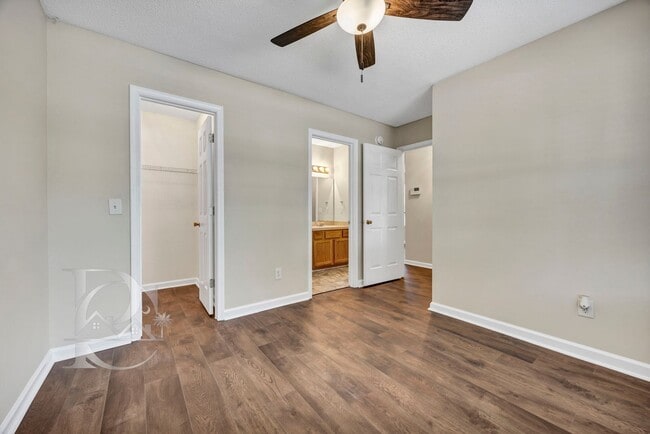 Building Photo - ONE STORY LIVING - MINUTES FROM EVERYTHING