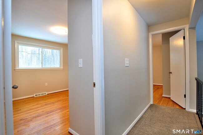 Building Photo - 25 Red Stone Dr