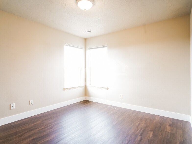 Building Photo - 3856 Oranda St