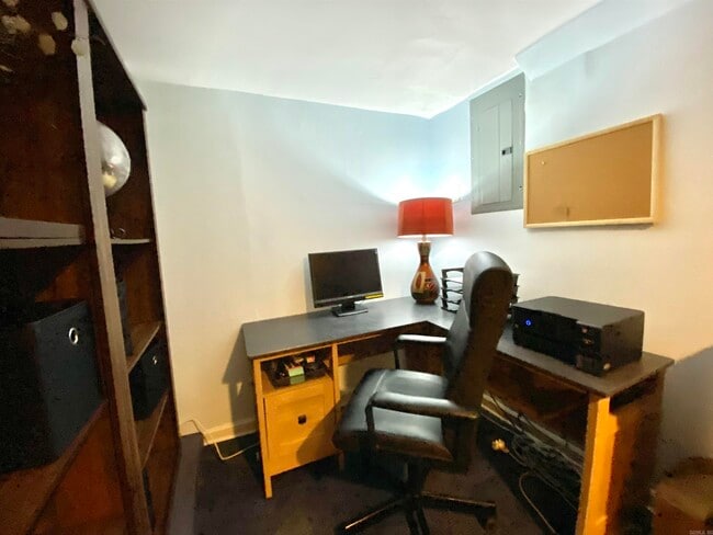 Building Photo - 1305 Stratford Ave