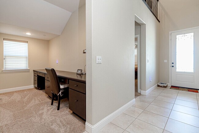 Building Photo - 582 Pasture Ave