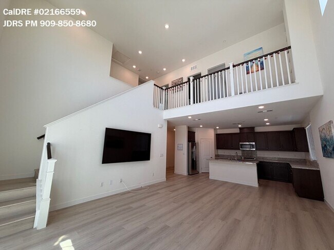 Building Photo - Eastvale 4 Bedroom Condo