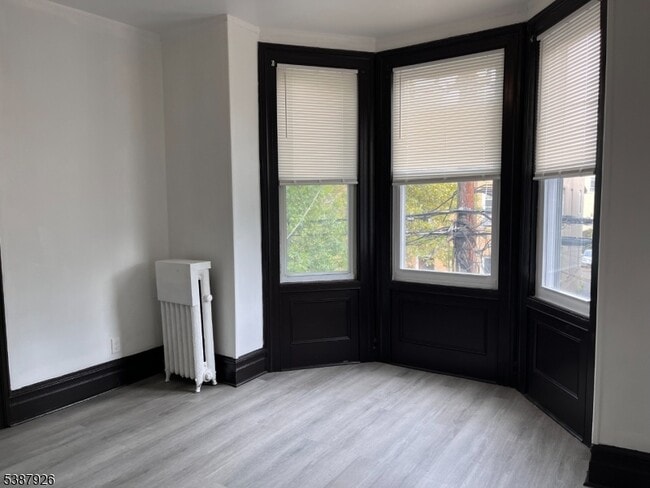 Building Photo - 162 Parker St