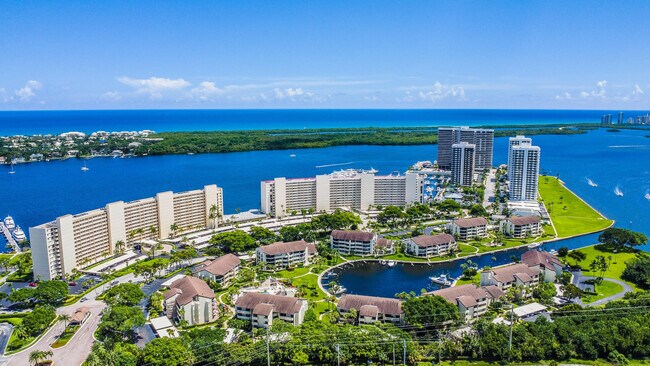 Building Photo - 100 Lakeshore Dr
