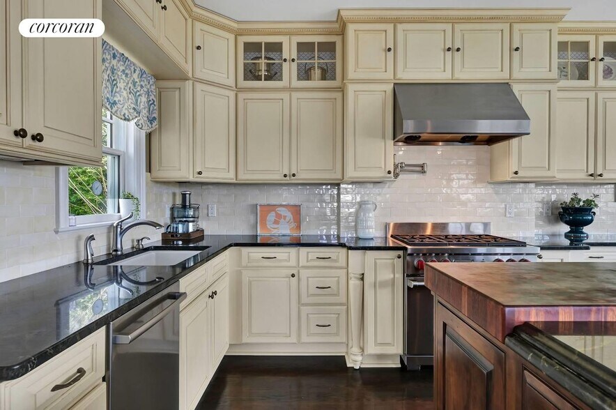 Building Photo - 9 Private Rd