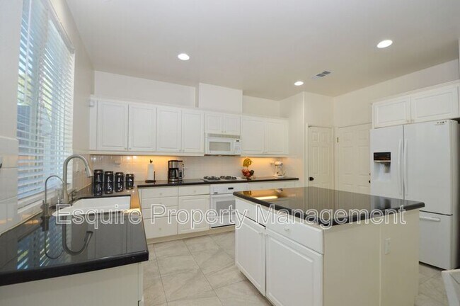 Building Photo - 4510 El Corazon Ct
