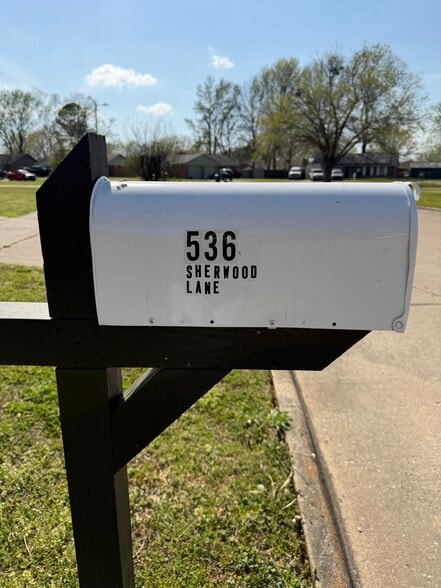 Mailbox - 536 Sherwood Ln