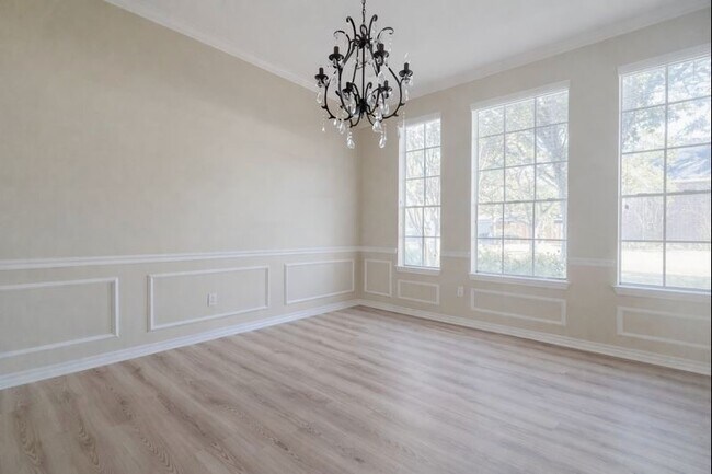 Building Photo - 702 Epperson Way