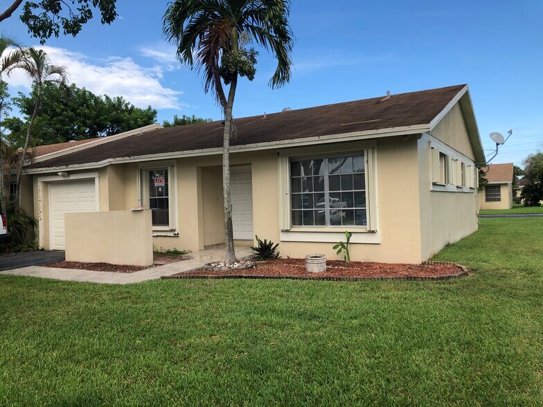 Main entrance of the house - 11758 SW 108th Ln