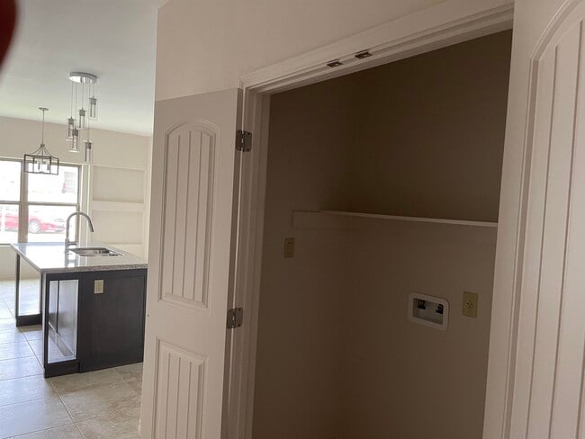Building Photo - 6908 Molinos Dr
