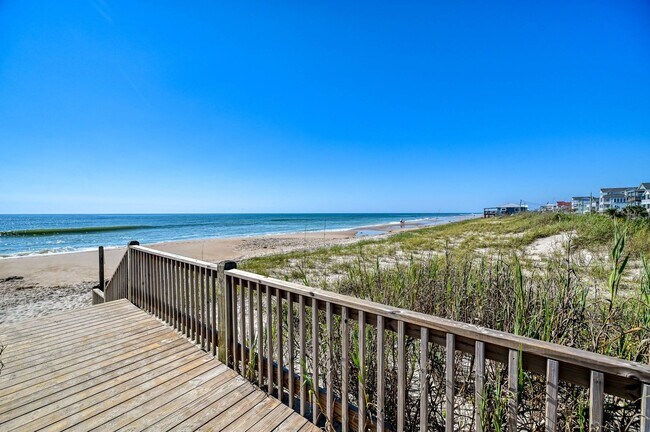 Building Photo - GORGEOUS FURNISHED OFF-SEASON RENTAL NOW AVAILABLE THROUGH MAY