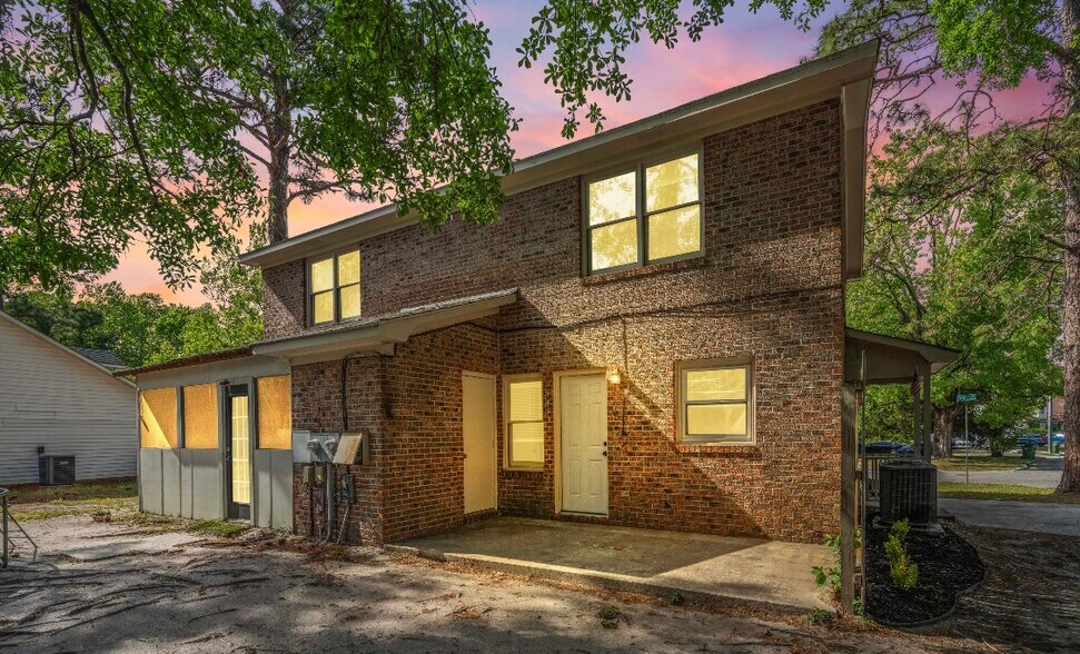 Building Photo - 321 Lennon Dr