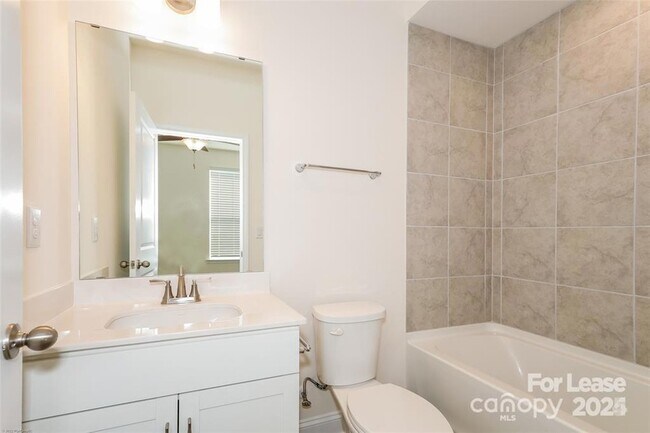 Building Photo - 256 Freeland Pl