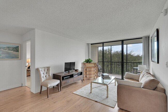 Building Photo - 7835 Lakeside Blvd