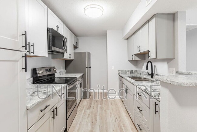 Building Photo - 1385 W University Ave