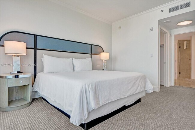 Building Photo - 4401 Collins Ave