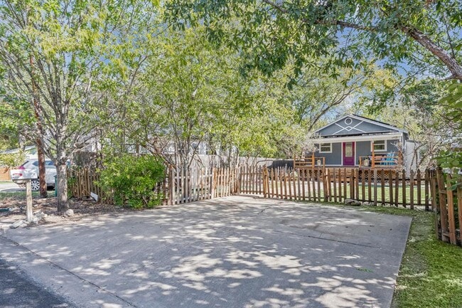 Building Photo - 1137 Richardine Ave