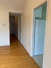 Building Photo - Charming Bankers Hill Open Floor Plan, Hardwood Floors, Reserved Parking!