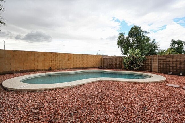 Building Photo - MOVE IN SPECIALS!! Lovely 4-bedroom, 2-bat...