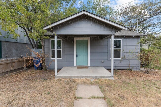 Building Photo - 204 Lessin Ln